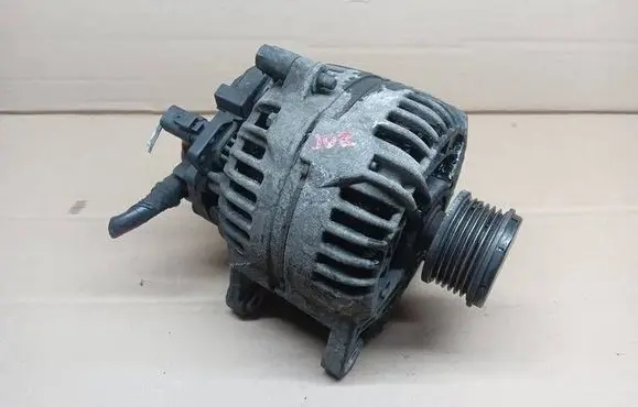 Nissan Juke I F15 Generator/alternator 23100JD10A 8200728292E