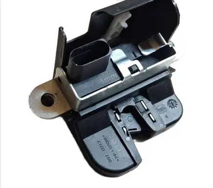Volkswagen PASSAT B6 Tailgate lock latch 1K6827505E