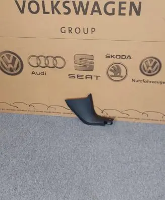 Foot area side trim