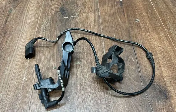 Mercedes-Benz E W213 Front ABS sensor wiring A2135403705 A2135405800