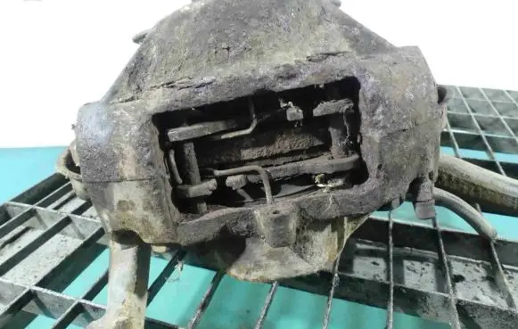 Front brake caliper