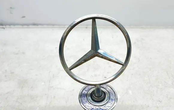 Mercedes-Benz E W211 Manufacturer badge logo/emblem