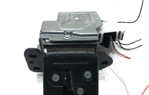 Mazda 2 Tailgate exterior lock