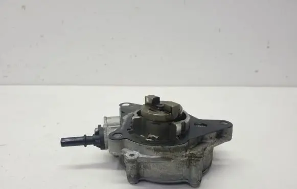 Opel Grandland X Vacuum pump 9812133880