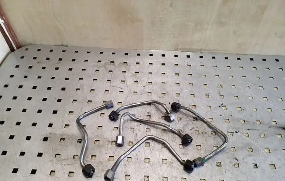 Peugeot 208 Fuel line pipe