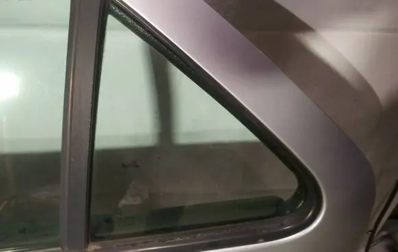 Peugeot 406 Rear vent window glass AS2