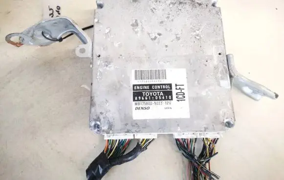 Toyota Avensis T220 Engine control unit/module 8966105410 89661-05410
