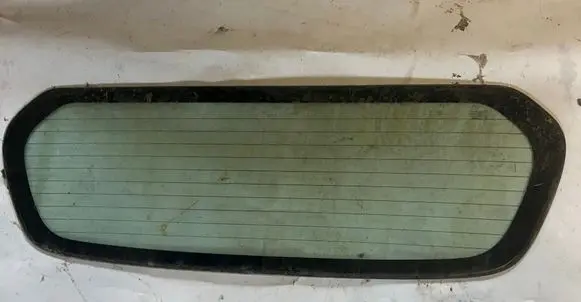 Mitsubishi L200 Rear windscreen/windshield window 