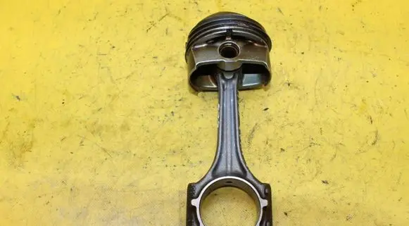 Audi A3 S3 8P Piston with connecting rod
