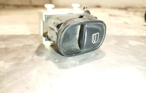 Mercedes-Benz C W203 Electric window control switch A2138200210 50807