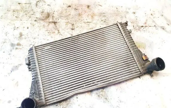 Seat Leon (1P) Intercooler radiator 1k0145803s