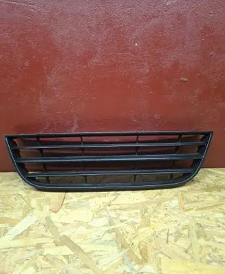Volkswagen Polo IV 9N3 Front bumper lower grill 6Q0853677B