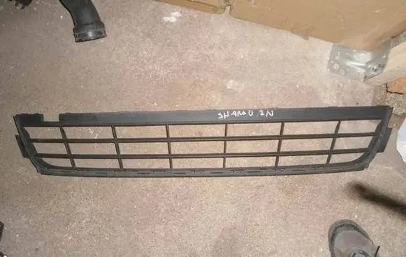Volkswagen Tiguan Front bumper lower grill 5NA853677Q