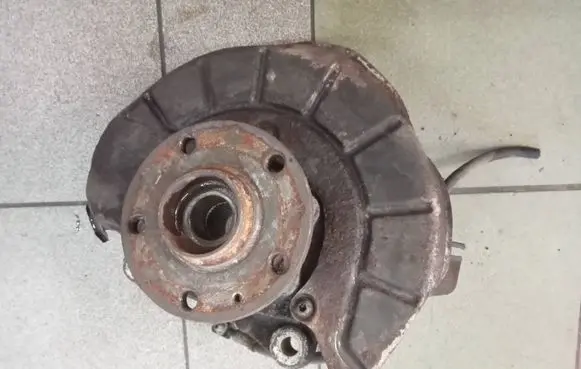 Volkswagen PASSAT B6 Front wheel hub spindle knuckle 000