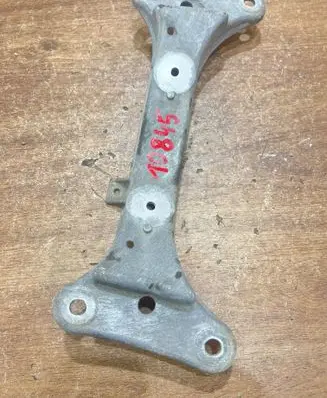 BMW 3 E90 E91 Gearbox mounting bracket 6778059