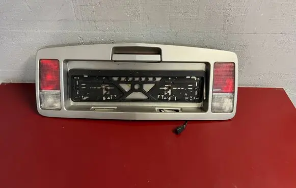 Cadillac SRX Rear light center trim bar blend 
