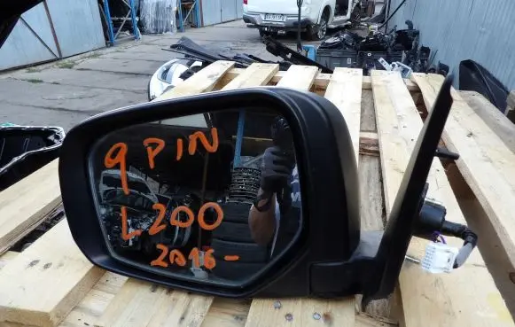 Mitsubishi L200 Front door electric wing mirror