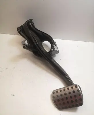 Mercedes-Benz C W204 Brake pedal A2042902101