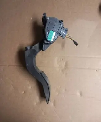 Accelerator throttle pedal