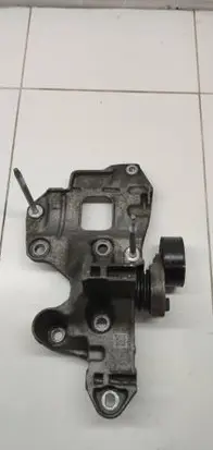 Renault Clio V Generator/alternator bracket 117105158R