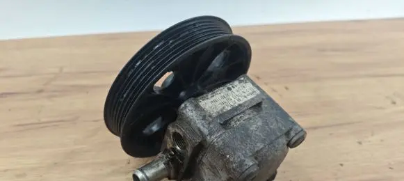 Volvo XC70 Power steering pump 8683377