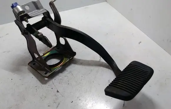 Toyota Land Cruiser (HDJ90) Brake pedal