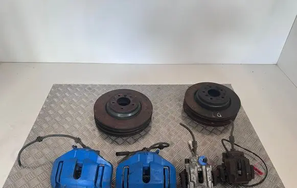 BMW 3 E92 E93 Brake discs and calipers set 