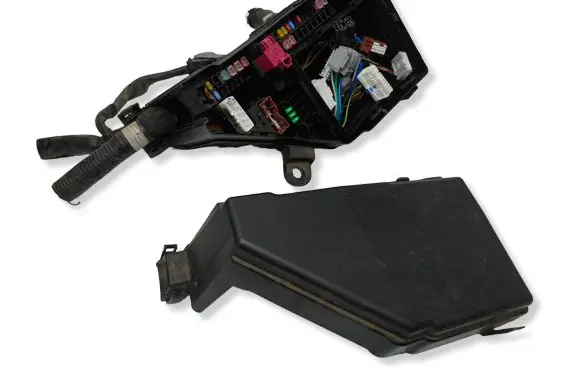 Nissan Rogue Fuse module 