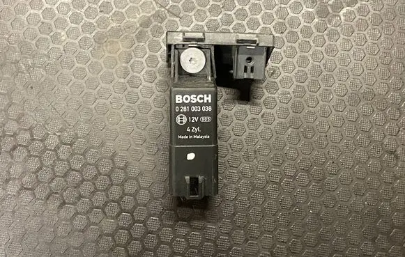 Audi A6 S6 C6 4F Glow plug pre-heat relay 0281003038
