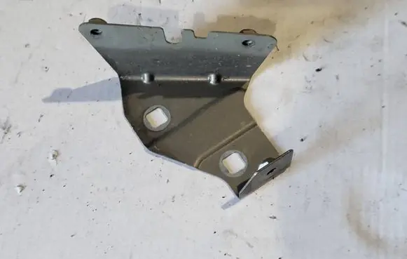 Renault Trafic III (X82) Fender mounting bracket 47903R 7270