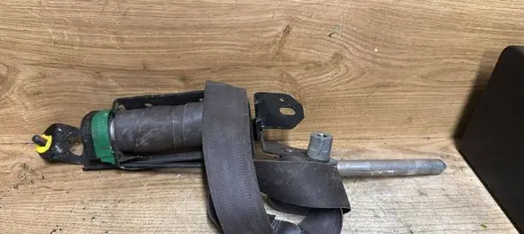 Volvo V70 Front seatbelt 8665868