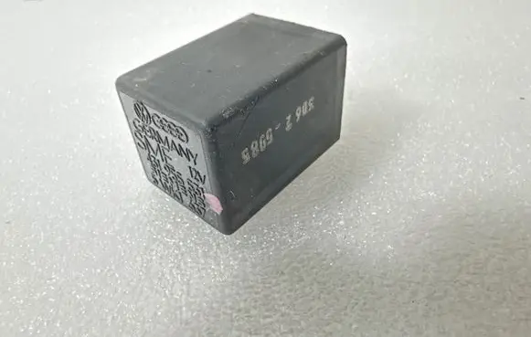 Audi 80 90 S2 B4 Other relay 431955531 5WK1637