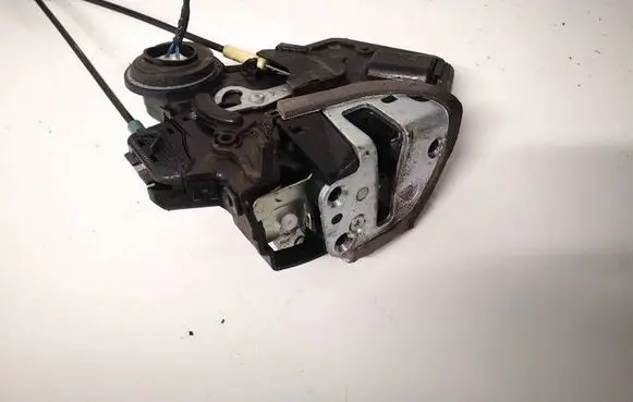 Suzuki Grand Vitara II Rear door lock 