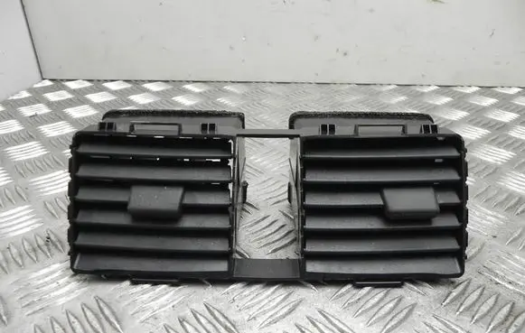 Suzuki SX4 Rear air vent grill 588 T10002