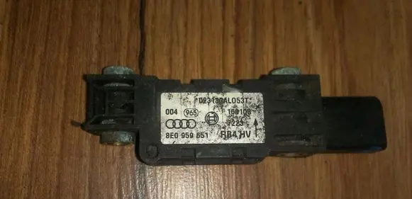 Audi A4 S4 B6 8E 8H Airbag deployment crash/impact sensor 8E0959651