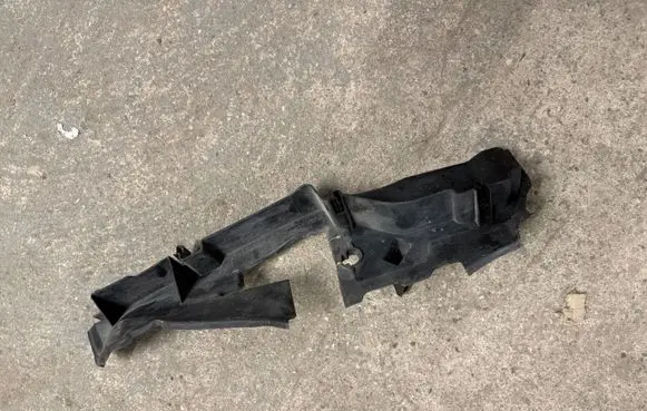 Audi A1 Air intake hose/pipe 8X0121283D