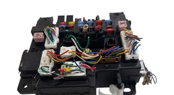 Mitsubishi Lancer VIII Fuse module 8637A465 518985007 L8637002A
