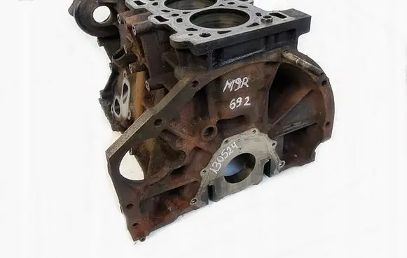 Opel Vivaro Engine block M9R630BS