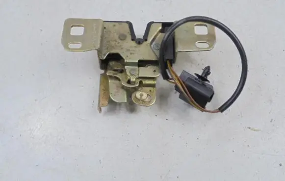 Ford Mondeo MK I Tailgate/trunk/boot lock/catch/latch 93BBF43200BE