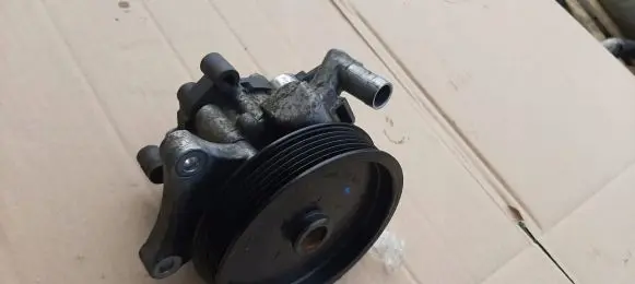 Mercedes-Benz E C207 W207 Power steering pump A0054668201
