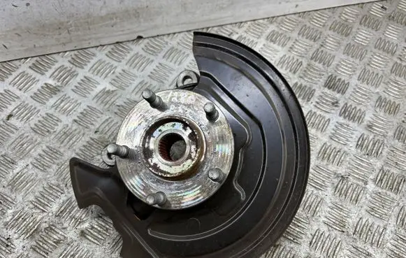 Nissan Leaf II (ZE1) Front wheel hub