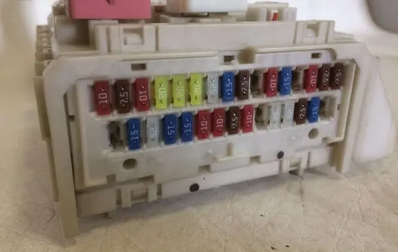 Toyota RAV 4 (XA30) Fuse box set 8273042020
