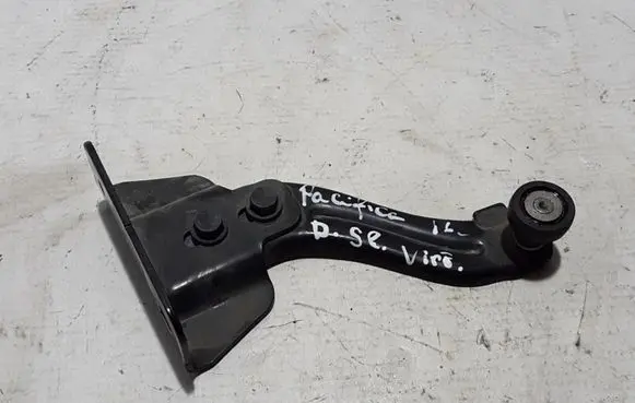 Chrysler Pacifica Sliding door upper roller guide/hinge 68235306AA