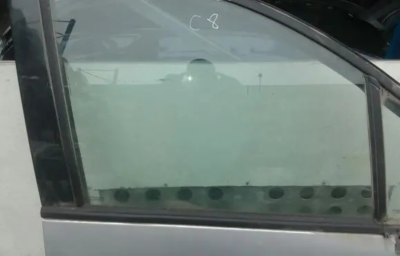 Citroen C8 Front door window glass four-door