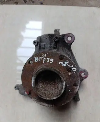 BMW 5 E39 Front wheel hub