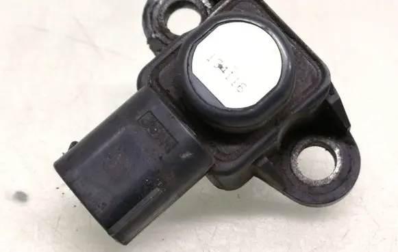 Mercedes-Benz Vito Viano W639 Air pressure sensor A0051535028