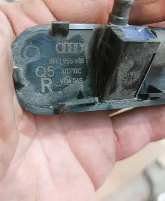Audi Q5 SQ5 Windshield washer spray nozzle 8R0955988b 101210C