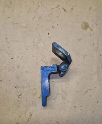 Opel Corsa D Front door lower hinge 13180565