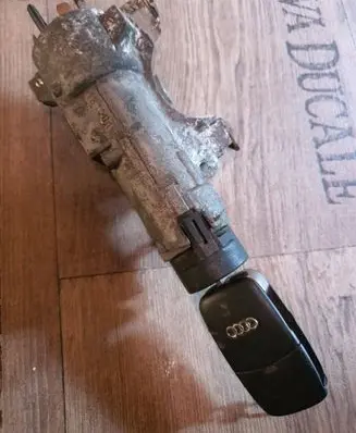Audi A6 S6 C5 4B Ignition lock 4B0905851C