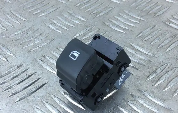 Hyundai i20 (BC3 BI3) Electric window control switch 93581Q0000